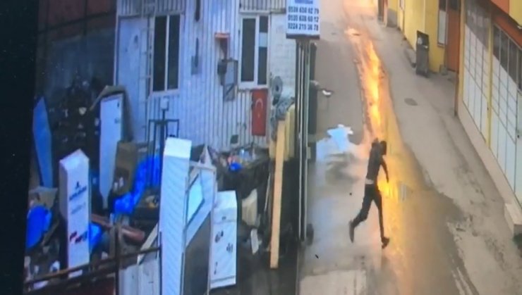 Hurdacı dükkânında cinayet saniye saniye kamerada