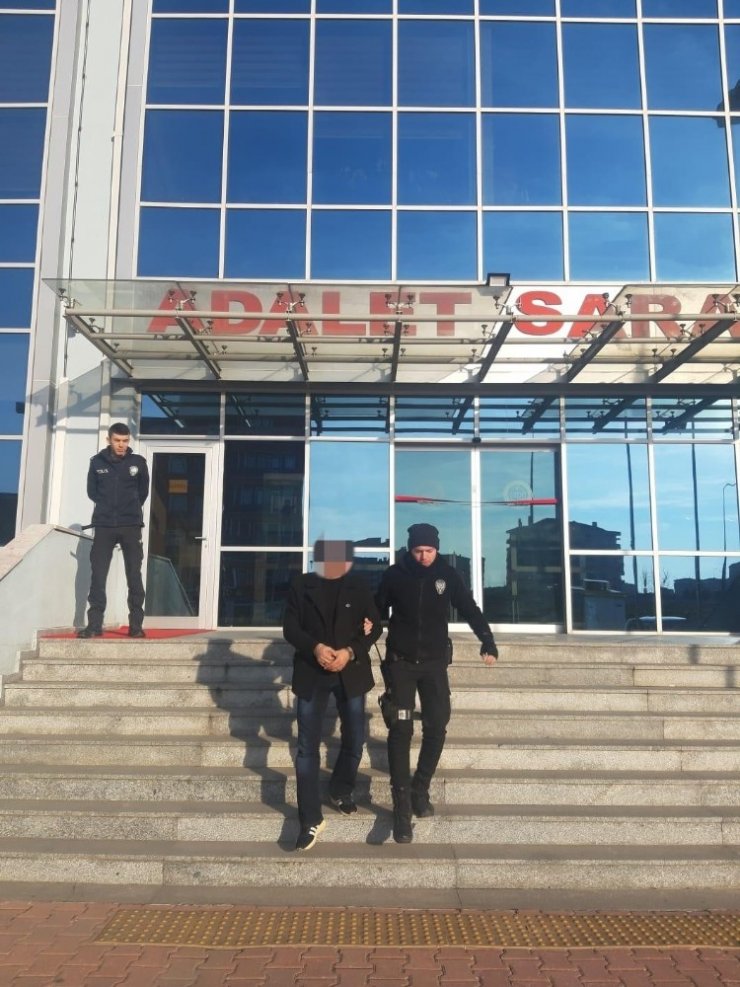 Şiddet uygulayan eşin evinden 3 adet silah çıktı
