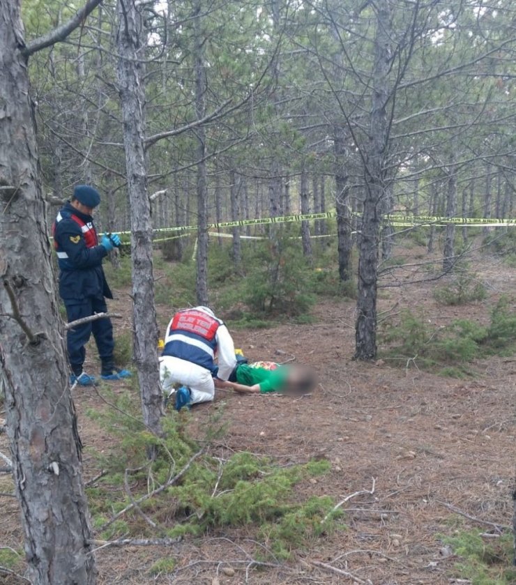 Genç kadın nişanlısını ormanda boğazını keserek öldürdü