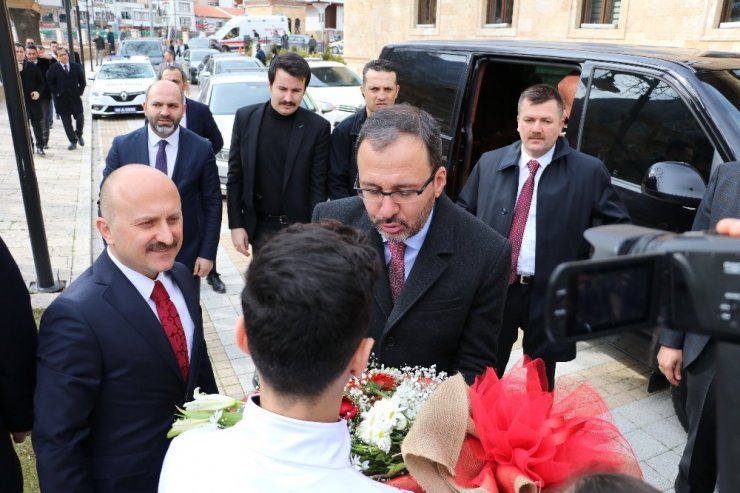 Bakan Kasapoğlu: “Yarıların şampiyonlarını her alanda yetiştireceğiz”