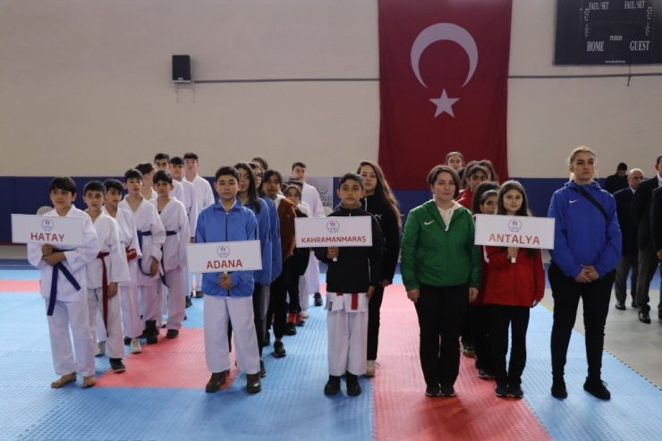 Karaman, analig karate grup müsabakalarına ev sahipliği yaptı