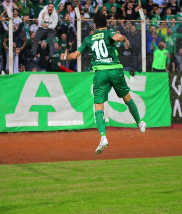 Bursaspor’un sağ kanadı kırık