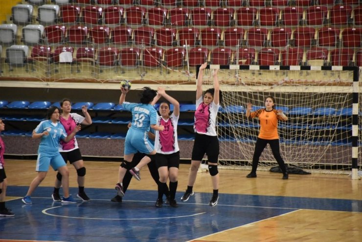 Hentbolda yarı finale yükselen il takımları belli oldu