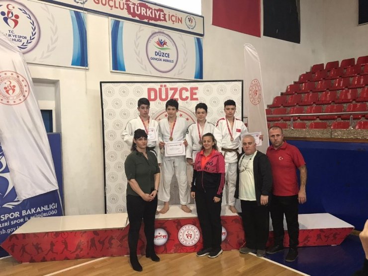 Judo grup müsabakaları Düzce’de yapıldı