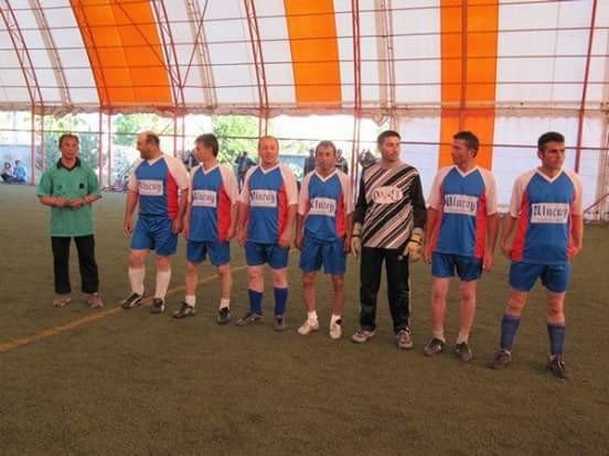 Şuhut’ta muhtarlar 10 yıldır halı sahada buluşuyor