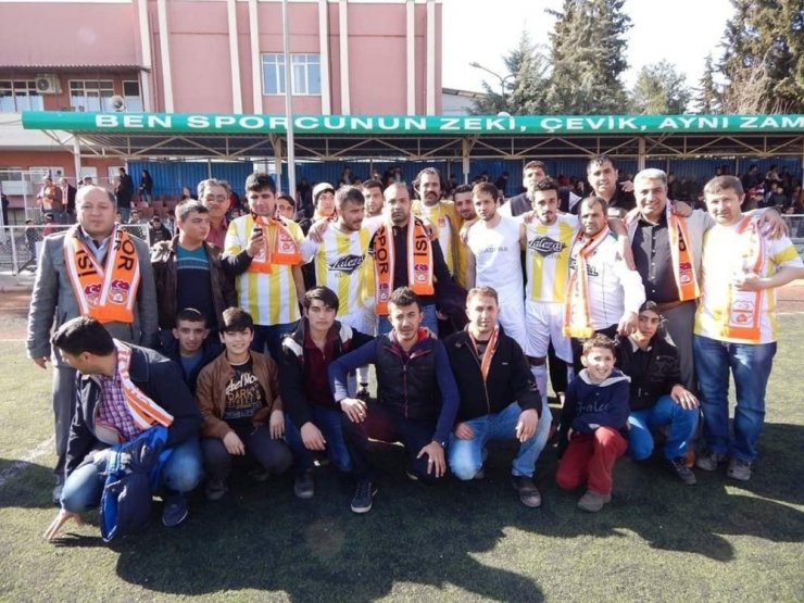 Kanserden ölen taraftar için saygı duruşu