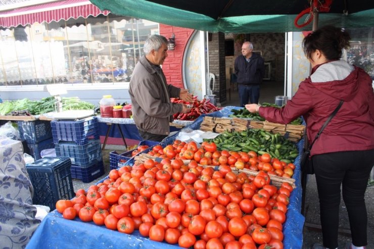 Semt pazarındaki meyve sebze hırsızlığı şüphelisi yakalandı