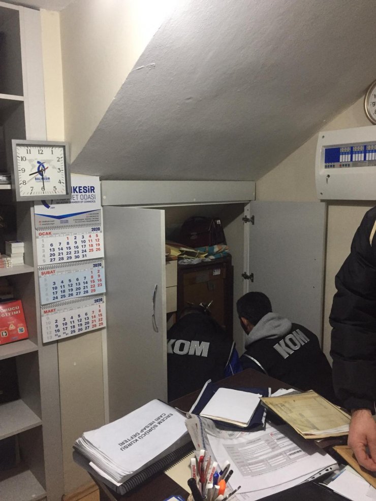 Balıkesir'deki "joker" operasyonunda yakalanan 23 şüpheli adliyede
