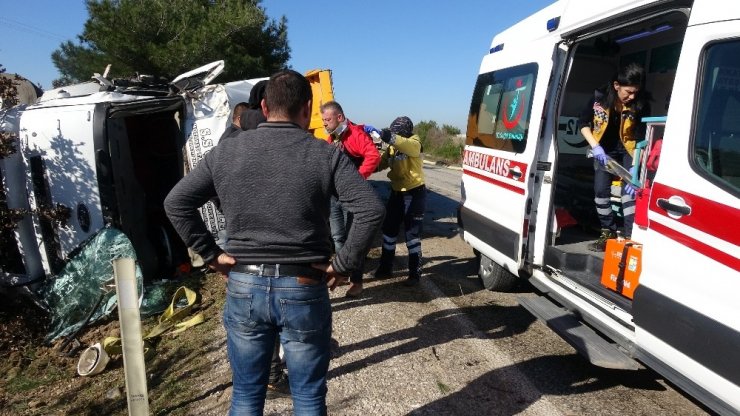 Çanakkale’de kamyon devrildi: 1 yaralı