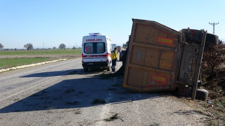 Çanakkale’de kamyon devrildi: 1 yaralı