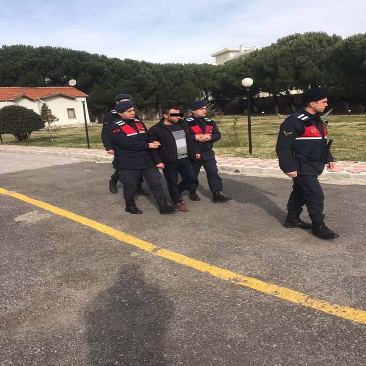 Cezaevi firarisi 3,5 saat sonra otogarda yakalandı