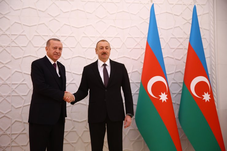 Erdoğan, Azerbaycan Cumhurbaşkanı Aliyev tarafından resmi törenle karşılandı
