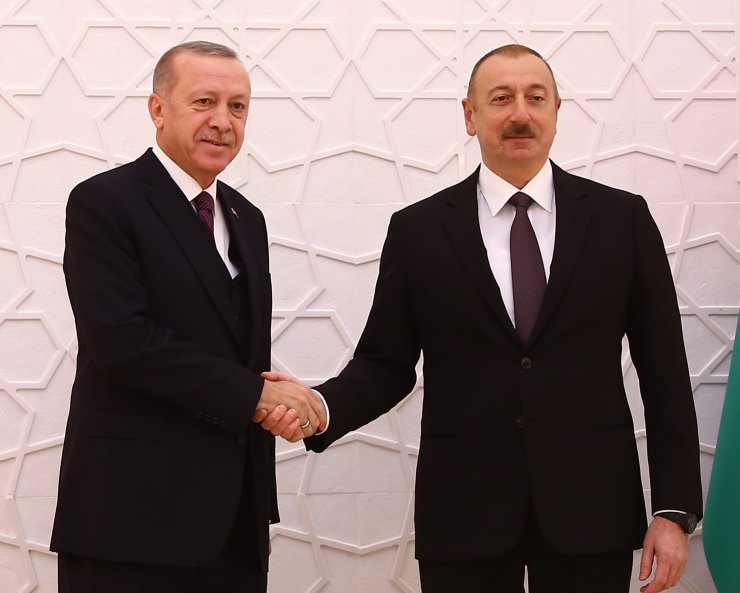 Erdoğan, Azerbaycan Cumhurbaşkanı Aliyev tarafından resmi törenle karşılandı