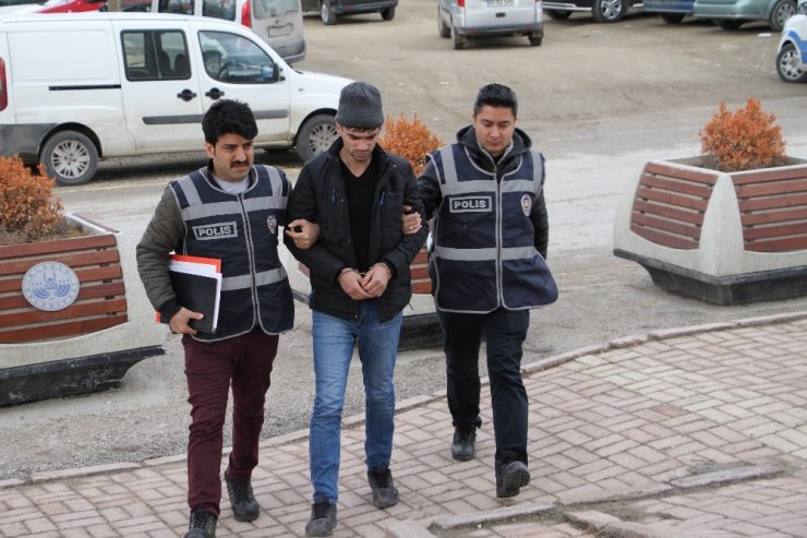 Bir evden iki kere hırsızlık yapan şüpheli, polis tarafından yakalandı