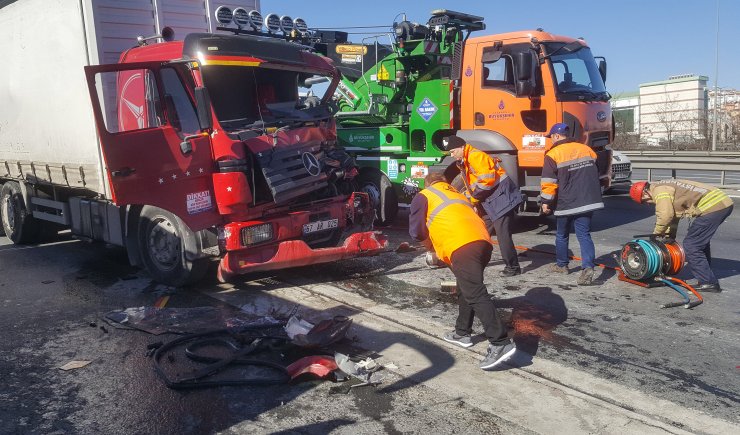 Esenyurt'ta zincirleme trafik kazasında 1 kişi yaralandı