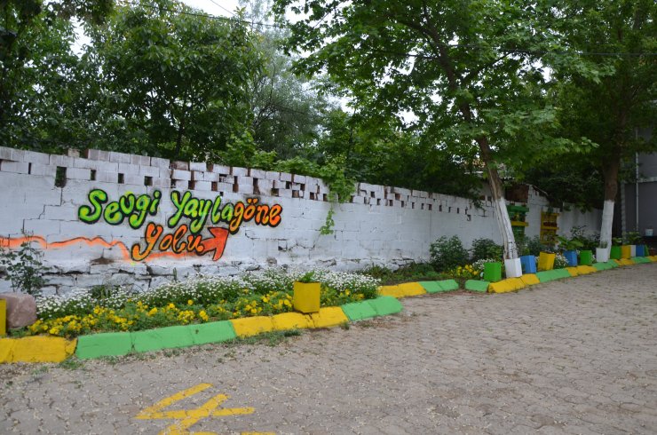 Kadınlar "en güzel köy"de turizm için kolları sıvadı