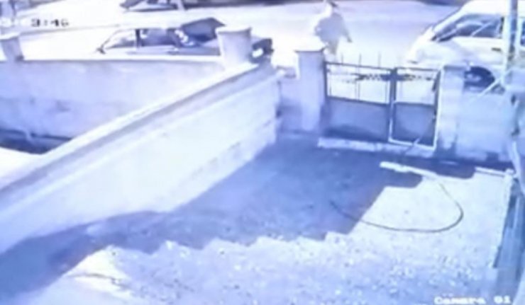 Rahat tavırlı hırsızlık şüphelisi kameraya yakalandı