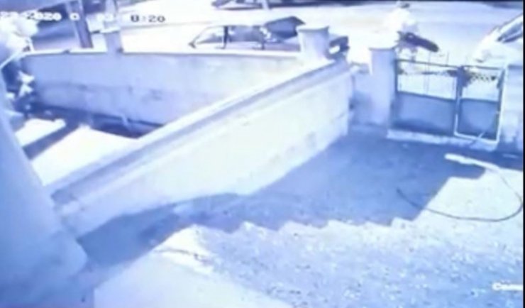 Rahat tavırlı hırsızlık şüphelisi kameraya yakalandı