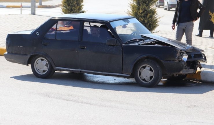 Diyabet hastası sürücü kaza şokuyla yolcu koltuğunda oturup bekledi