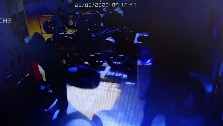 Kartal’da 45 bin TL’lik lastik hırsızlığı kamerada