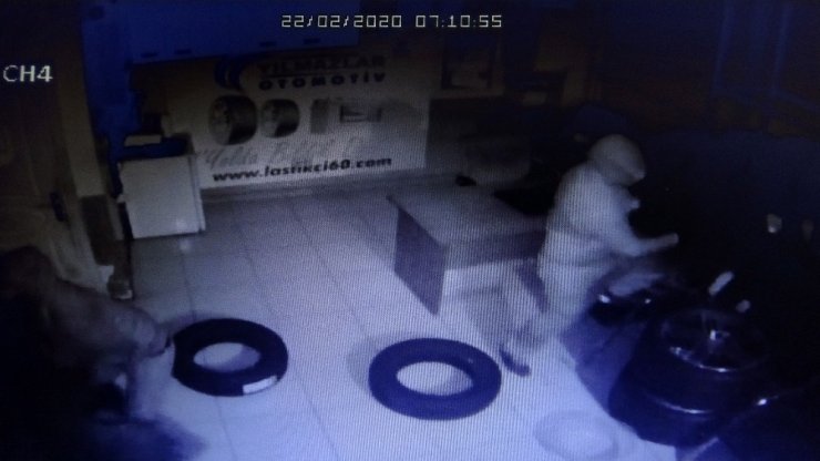 Kartal’da 45 bin TL’lik lastik hırsızlığı kamerada