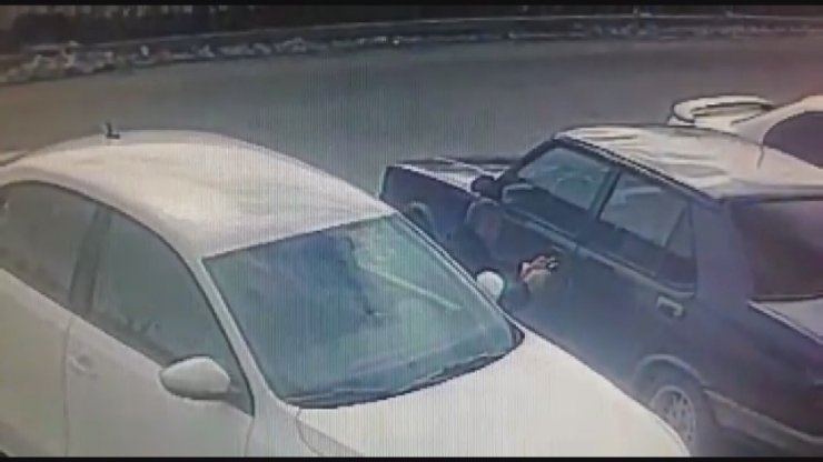 Otomobilden cep telefonu çalan hırsız adliyeye sevk edildi