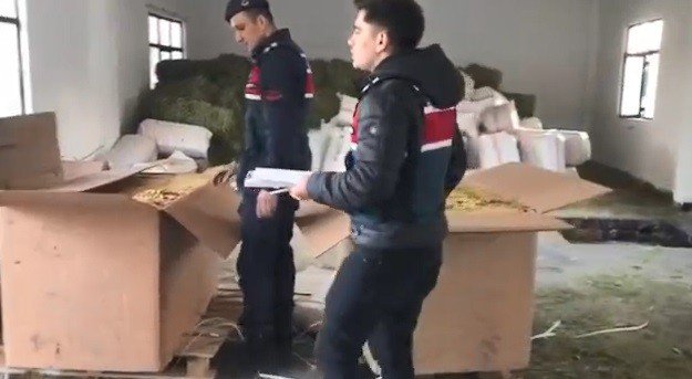 Kocaeli’de 500 bin TL değerinde tonlarca kaçak nargile tütünü yakalandı