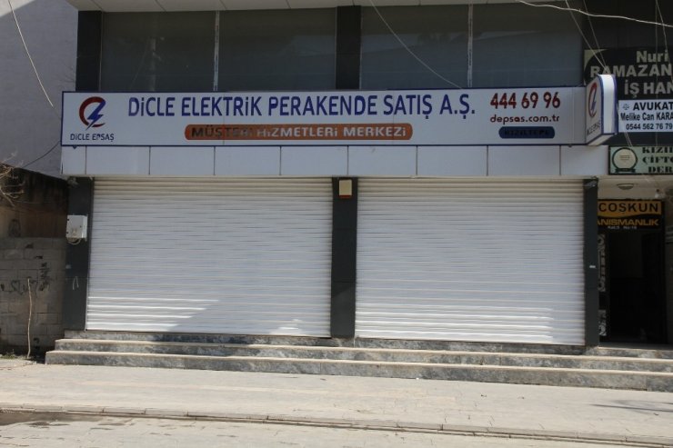 Mardin’de hırsızlar duvarı delip DEDAŞ binasına girdi
