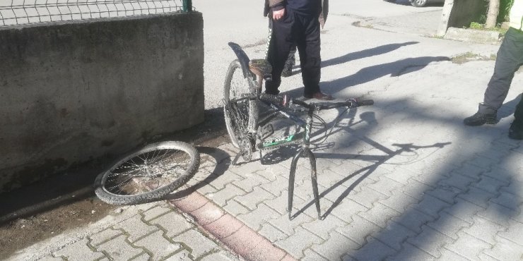 Otomobilin çarptığı bisikletli çocuk yaralandı