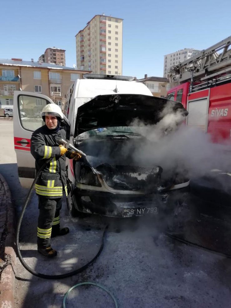 Sivas'ta seyir halindeki ambulansta çıkan yangın söndürüldü