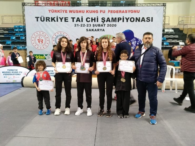 Yunusemreli wushucular Sakarya’dan madalyalarla döndü