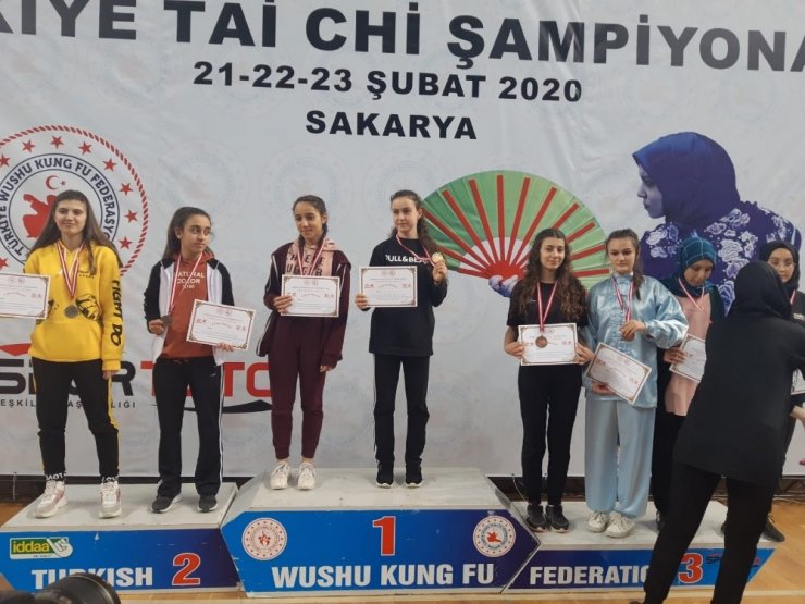 Yunusemreli wushucular Sakarya’dan madalyalarla döndü