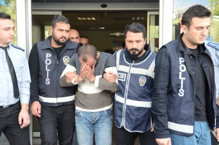 Annesini 9 bıçak darbesiyle öldüren evlat, hakim karşısında