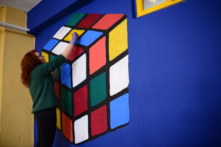 Bitlis'te öğretmenler kurdukları "zeka atölyeleri" ile sınıfları süslüyor