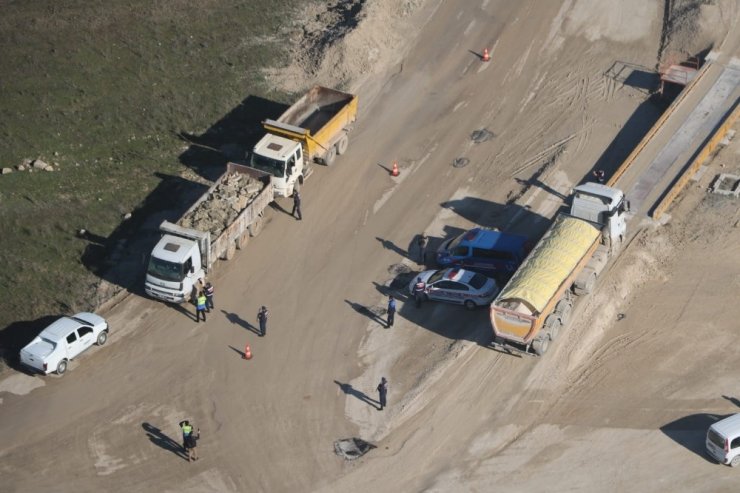 Bursa’da kaçak hafriyat döken sürücüye helikopterli baskın
