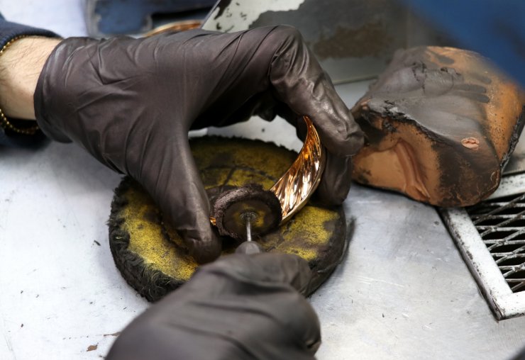 Çöpe karışan altın tozları binbir emekle ekonomiye kazandırılıyor