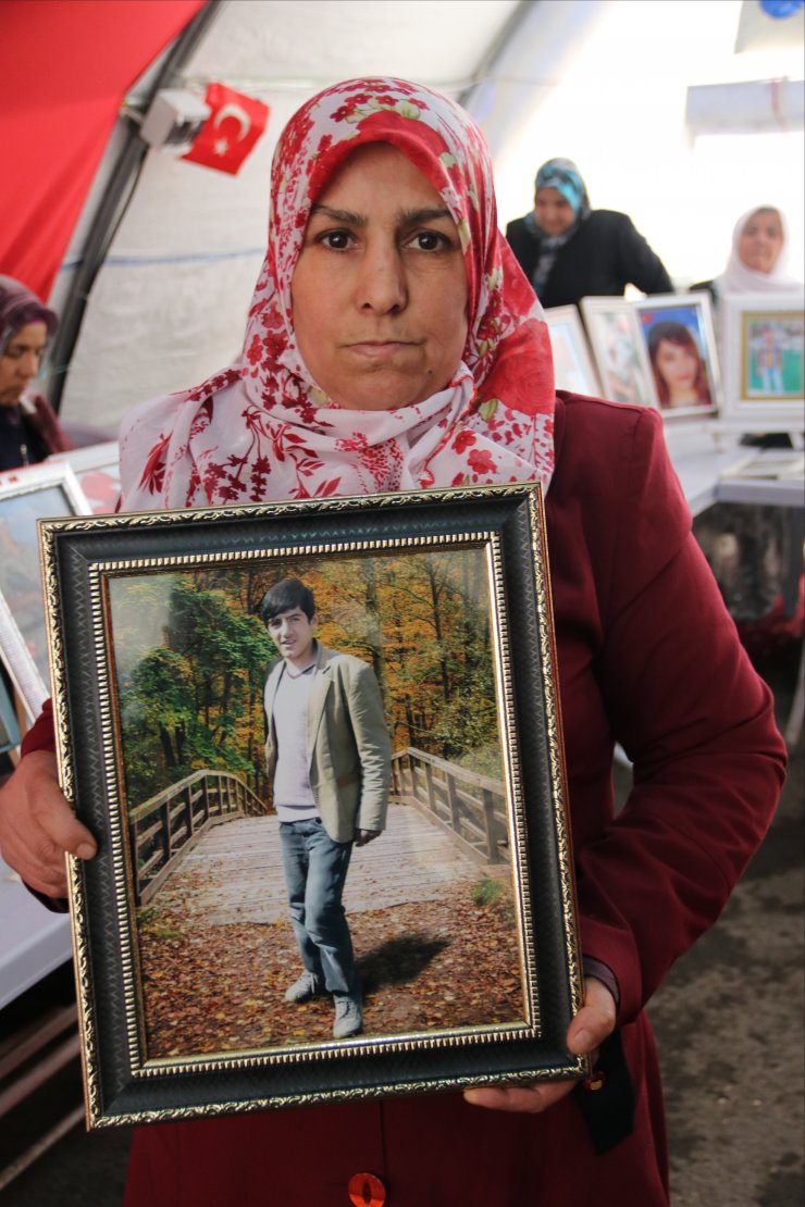 Diyarbakır annelerinin oturma eylemine bir aile daha katıldı
