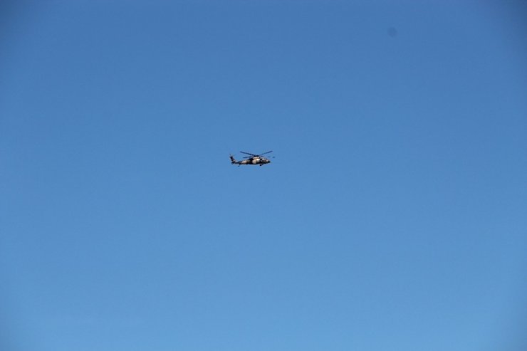 Suriye sınırında askeri helikopter hareketliliği