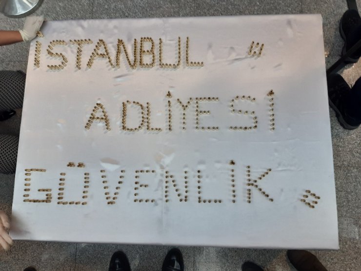 Adliyeye girişinde ele geçirilen kesici aletler gün yüzüne çıktı