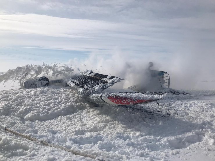 Kazakistan'da AN-2 tipi ambulans uçak sert iniş yaptı