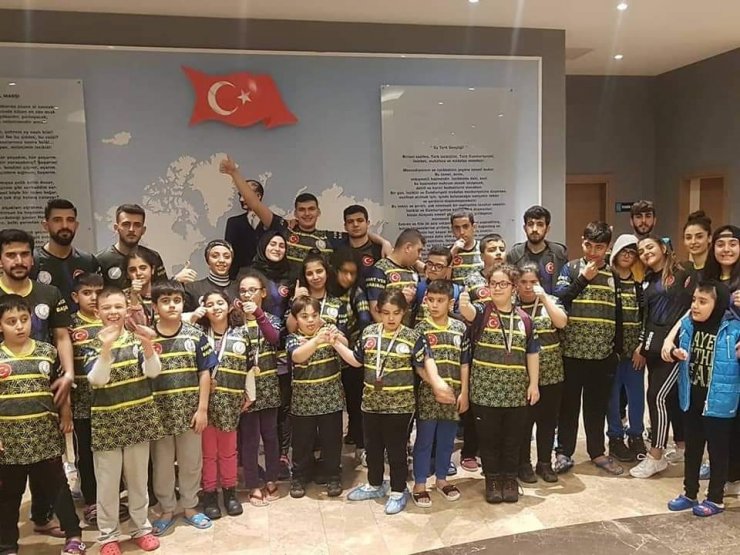 Malatyalı özel sporculardan yüzmede 20 madalya
