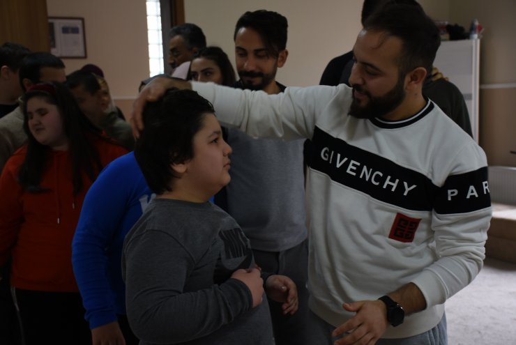 Otizmli çocukların ailelerinden "kaynaştırma sınıfı" talebi