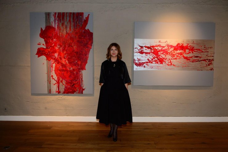 Ressam Figen Batı: "Varlığımın izlerini tuvalime aktarmaya çalışıyorum"