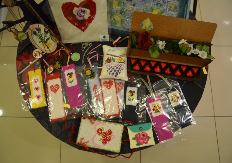 "Üretken Eller" yapıyor kooperatif pazarlıyor