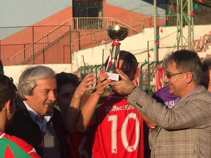 1308 Osmaneli Belediye Spor U16 futbol takımı şampiyon oldu