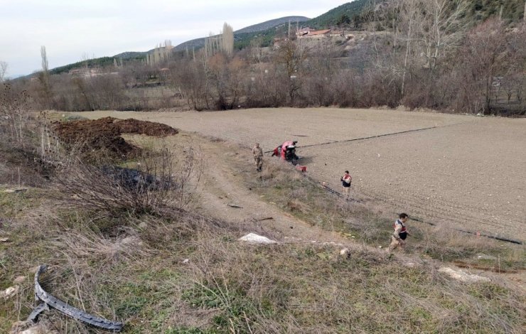 Otomobil şarampole devrildi: 2 yaralı
