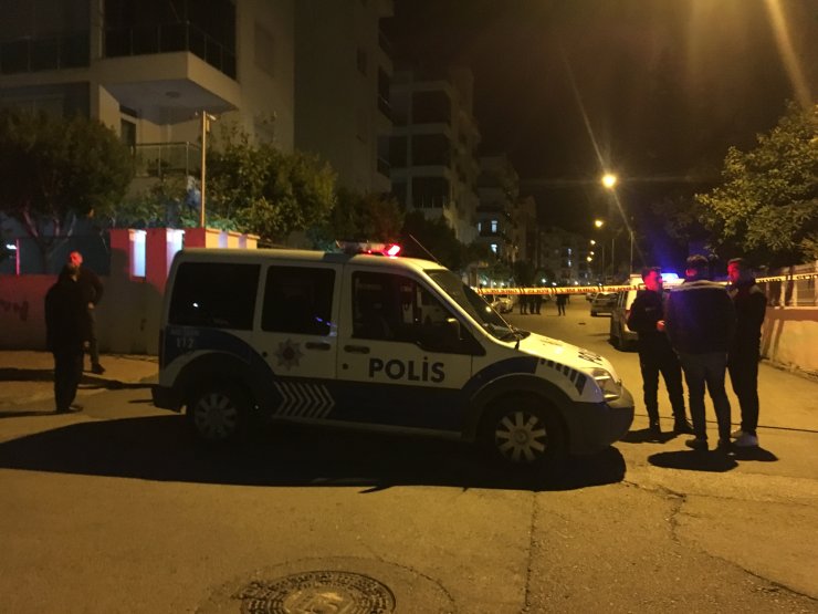 Antalya'da "dur" ihtarına uymayan bir kişi bekçinin uyarı ateşiyle yaralandı