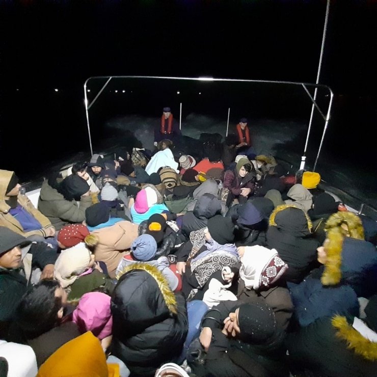 Aydın açıklarında 70 düzensiz göçmen yakalandı