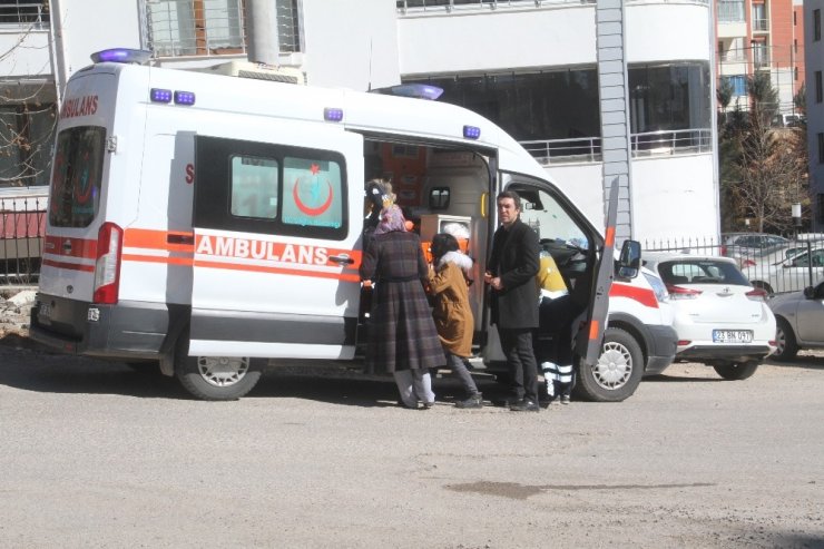 Çocuk oynarken evi yaktı: 4 kişi hastaneye kaldırıldı