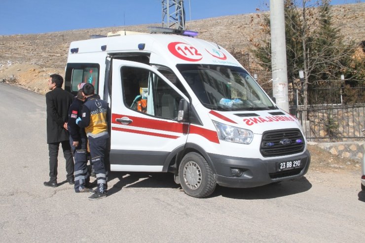 Çocuk oynarken evi yaktı: 4 kişi hastaneye kaldırıldı